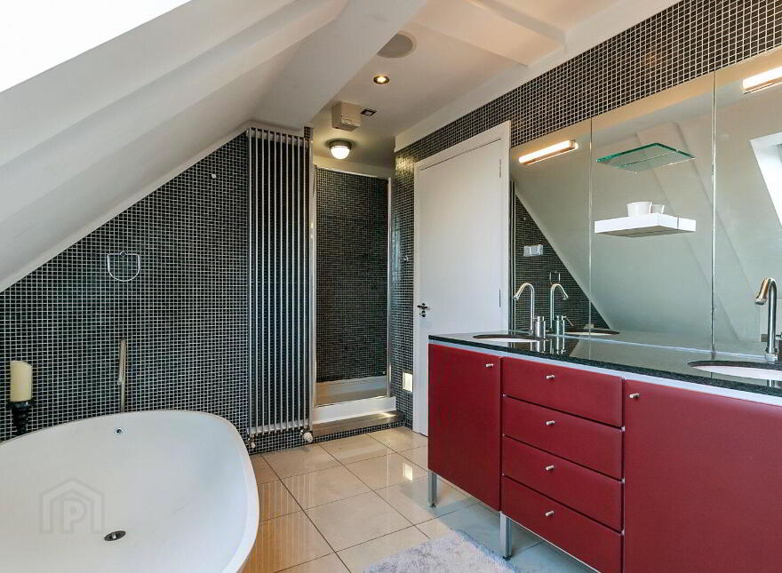 E1 Central Park, 33 Alfred Street, Belfast, BT2 8ED