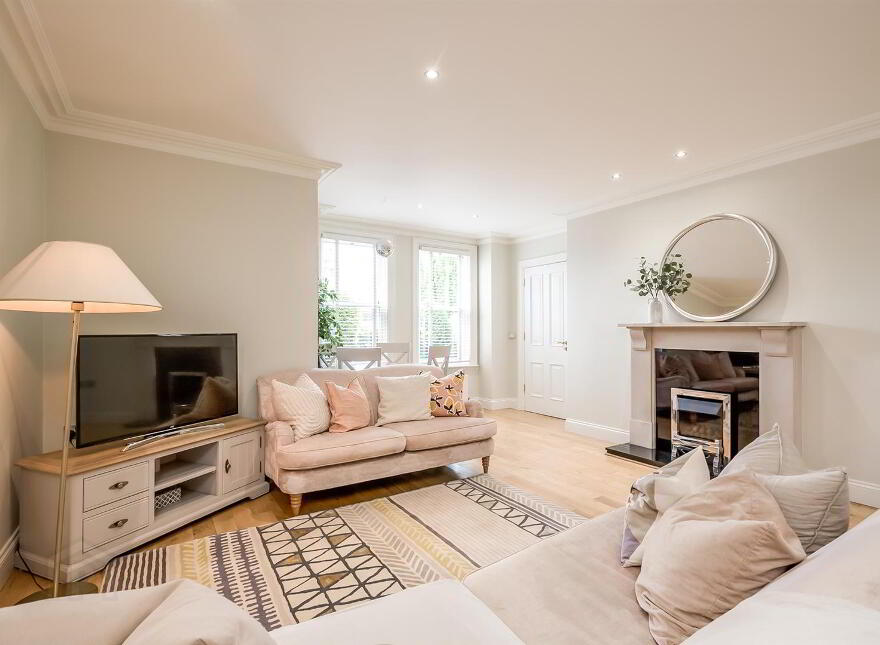 Apt 2, 96 Balmoral Avenue, Belfast, BT9 6NY