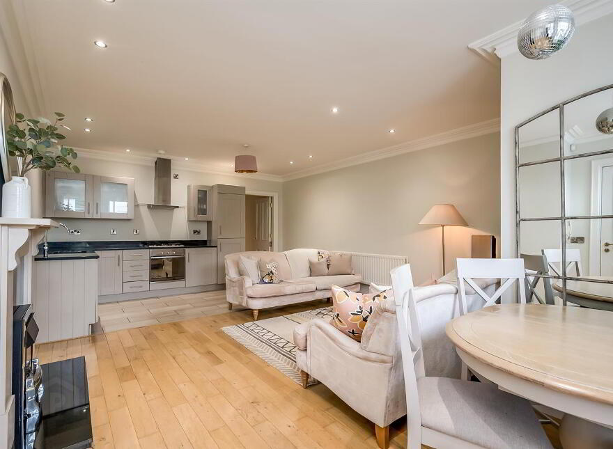 Apt 2, 96 Balmoral Avenue, Belfast, BT9 6NY