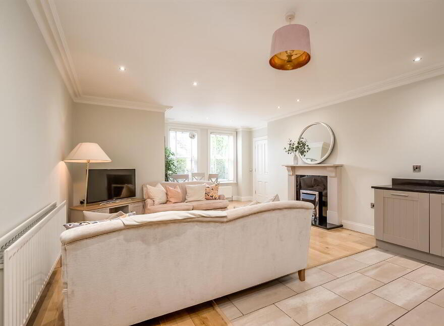 Apt 2, 96 Balmoral Avenue, Belfast, BT9 6NY