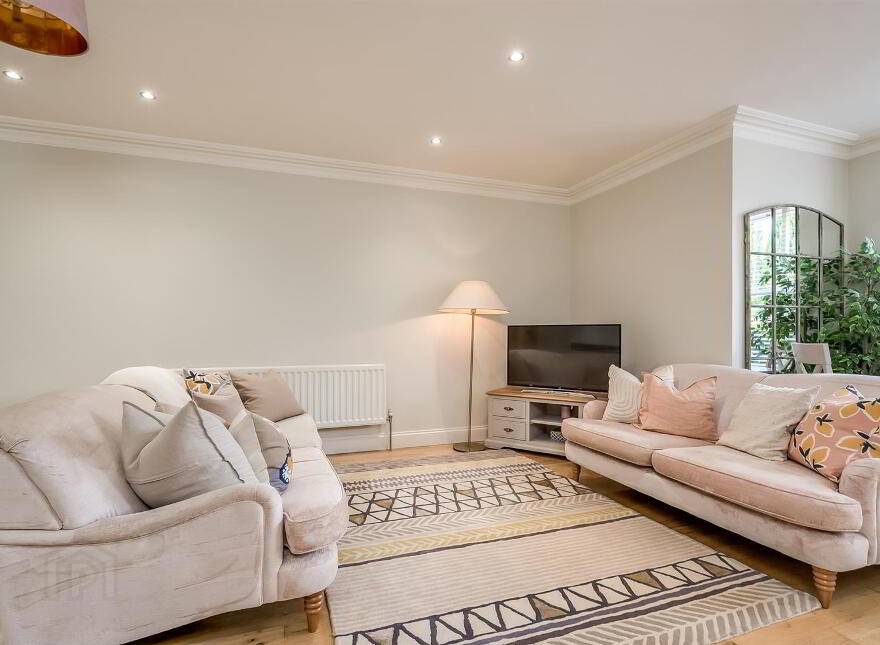 Apt 2, 96 Balmoral Avenue, Belfast, BT9 6NY