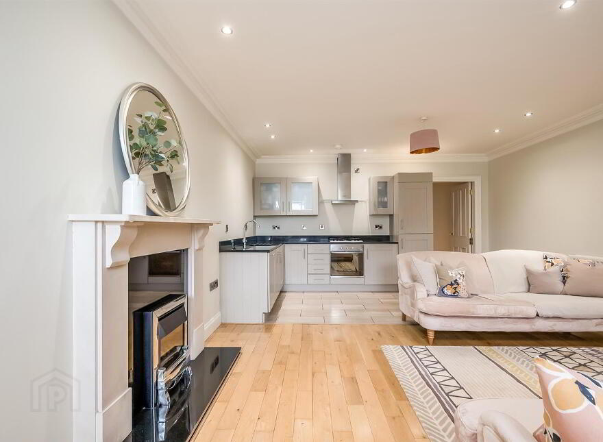 Apt 2, 96 Balmoral Avenue, Belfast, BT9 6NY