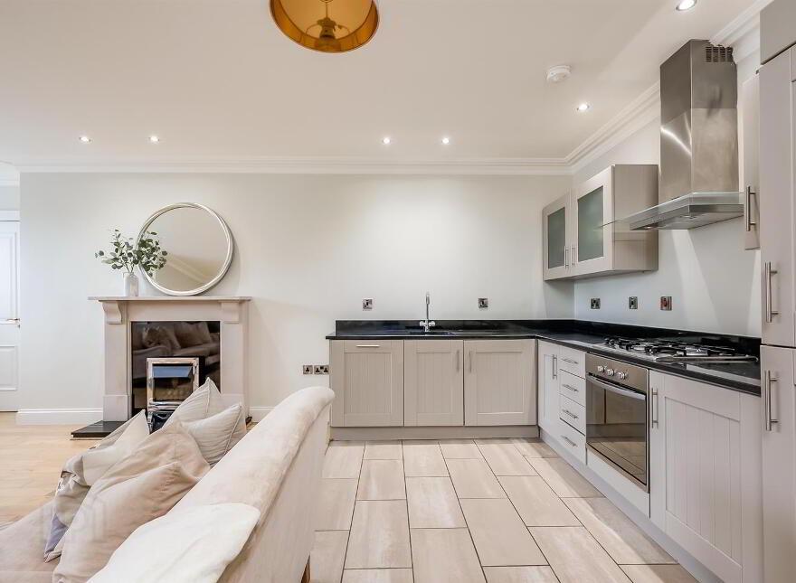 Apt 2, 96 Balmoral Avenue, Belfast, BT9 6NY