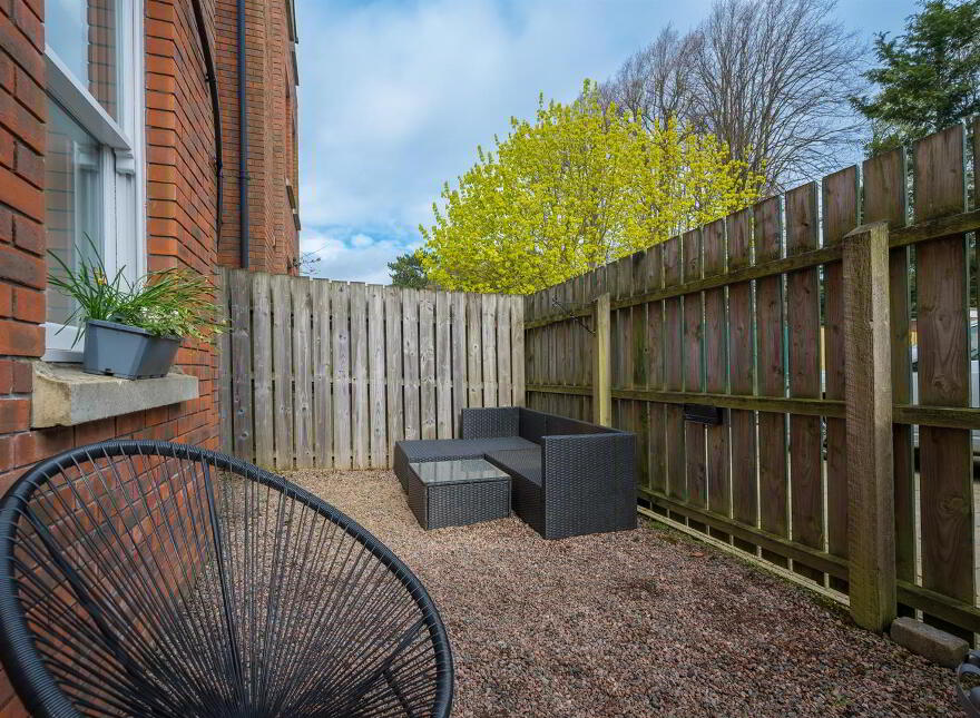 Apt 2, 96 Balmoral Avenue, Belfast, BT9 6NY