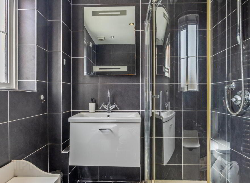 5 Osborne Place, Belfast, BT9 6YP