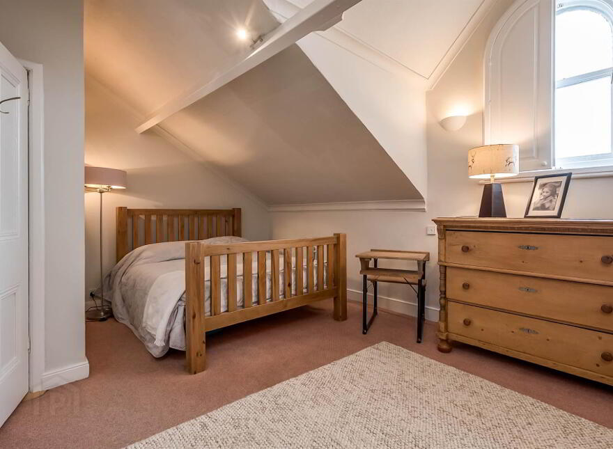 20 Knockbreda Road, Rosetta, Belfast, BT6 0JA