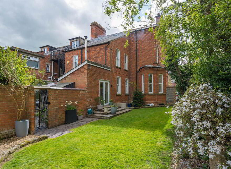 20 Knockbreda Road, Rosetta, Belfast, BT6 0JA