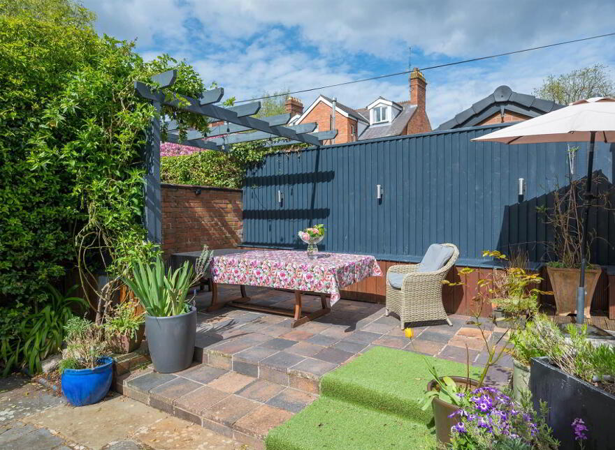 20 Knockbreda Road, Rosetta, Belfast, BT6 0JA