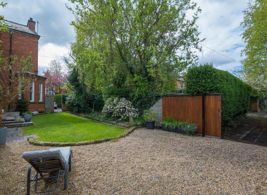 20 Knockbreda Road, Rosetta, Belfast, BT6 0JA