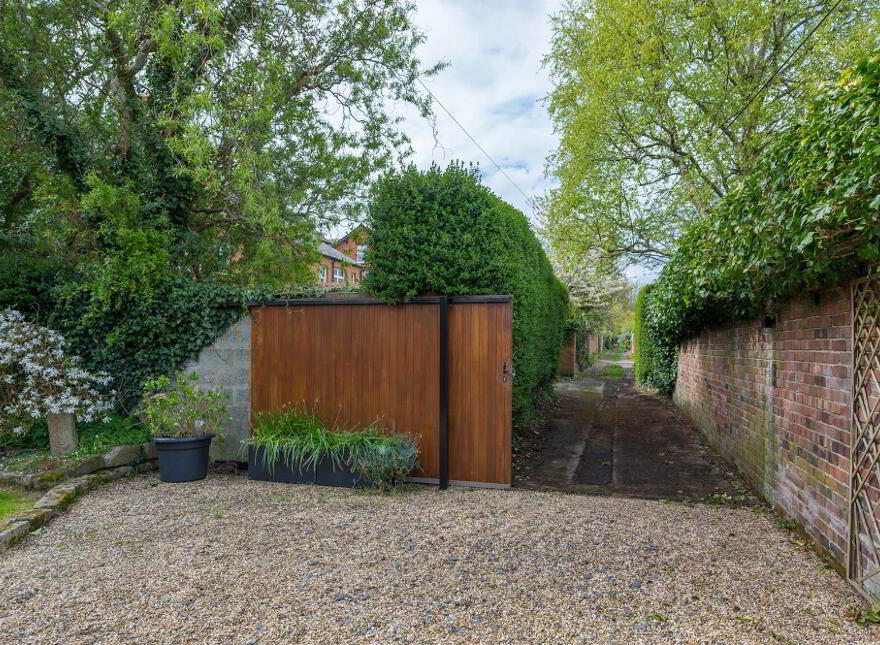 20 Knockbreda Road, Rosetta, Belfast, BT6 0JA