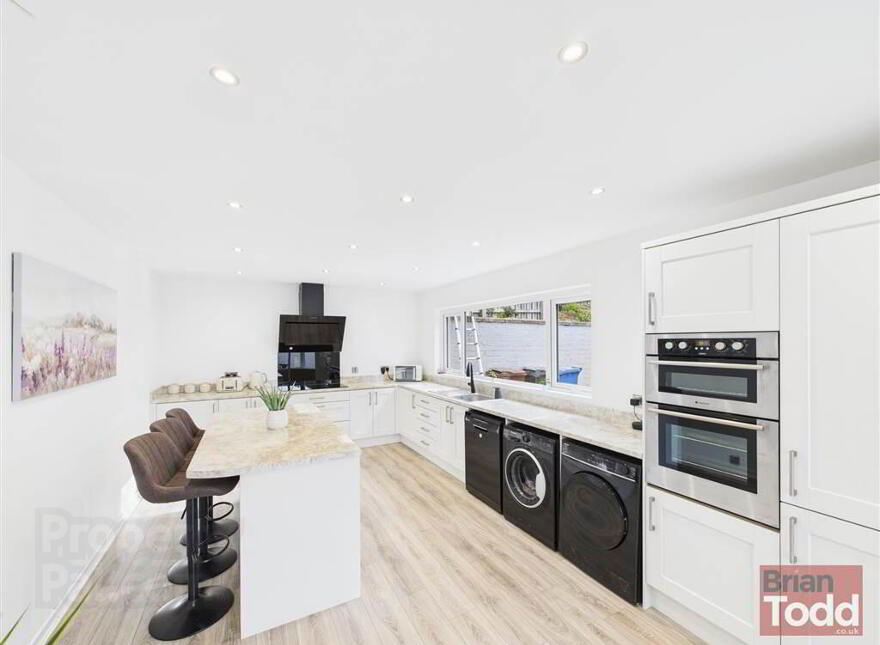 Glenarm Road, Larne, BT40 1BN