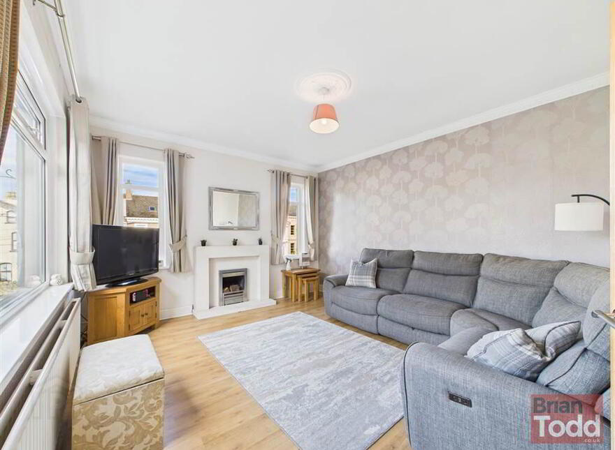 Glenarm Road, Larne, BT40 1BN