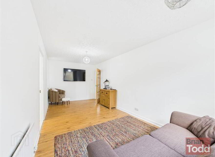 Glenarm Road, Larne, BT40 1BN