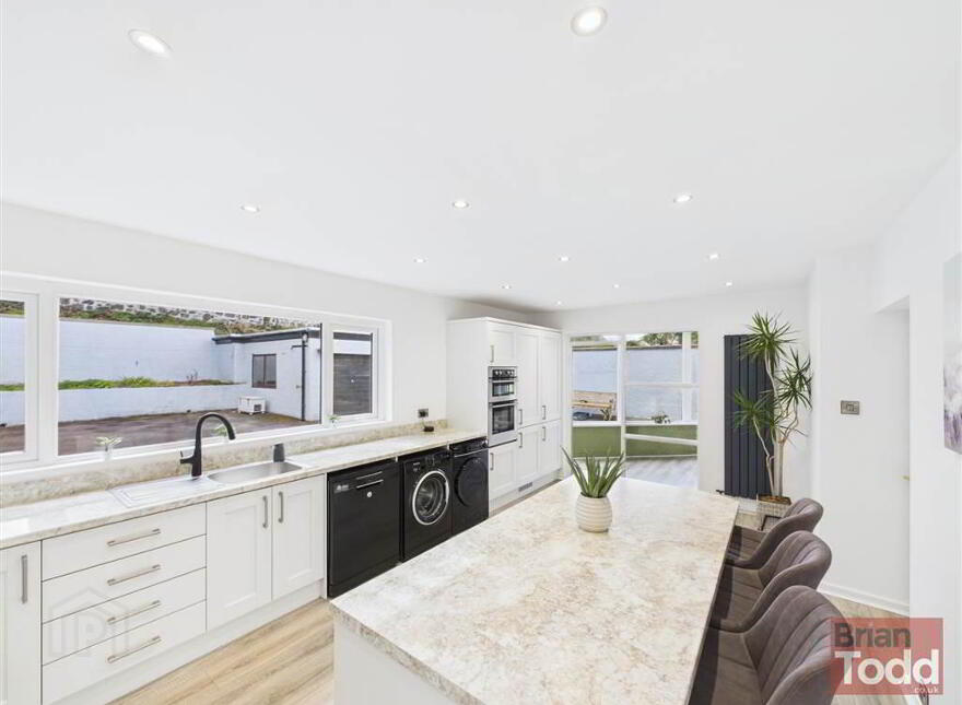 Glenarm Road, Larne, BT40 1BN