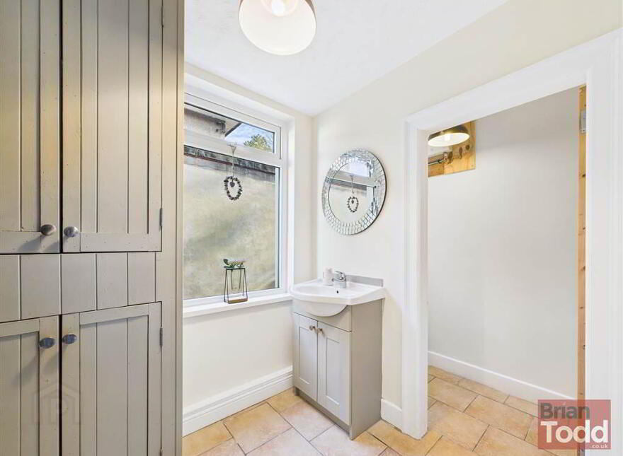 Glenarm Road, Larne, BT40 1BN