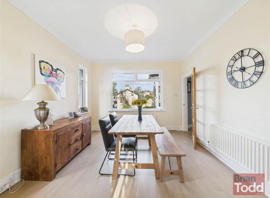 Glenarm Road, Larne, BT40 1BN