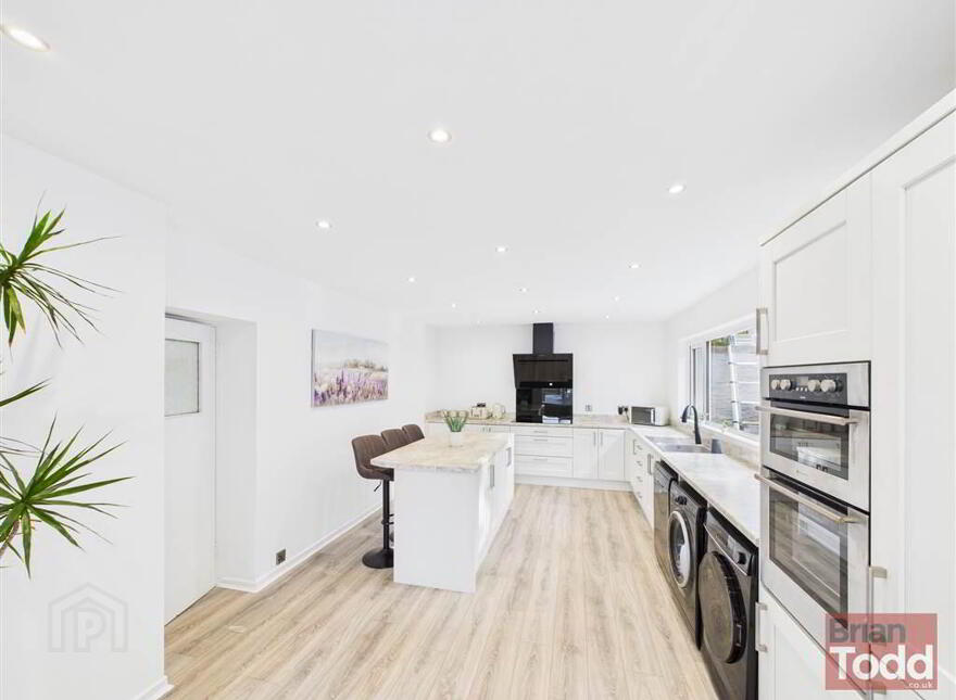 Glenarm Road, Larne, BT40 1BN