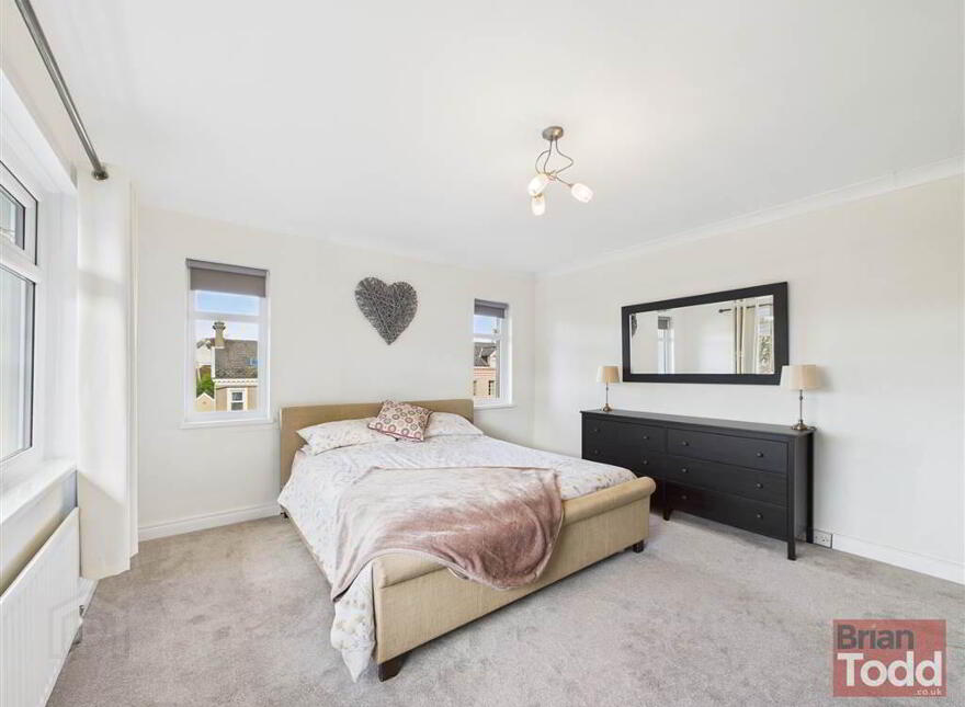Glenarm Road, Larne, BT40 1BN