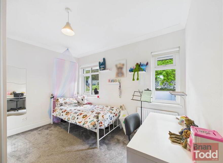 Glenarm Road, Larne, BT40 1BN