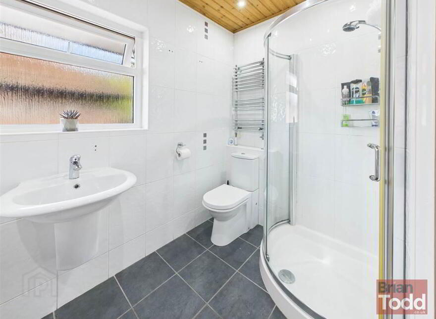 Glenarm Road, Larne, BT40 1BN