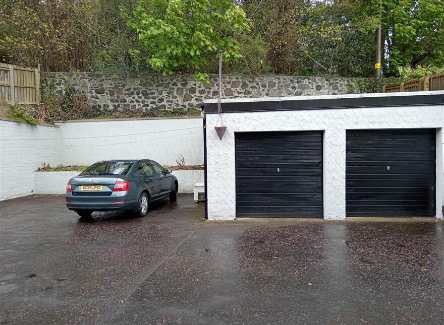 Glenarm Road, Larne, BT40 1BN