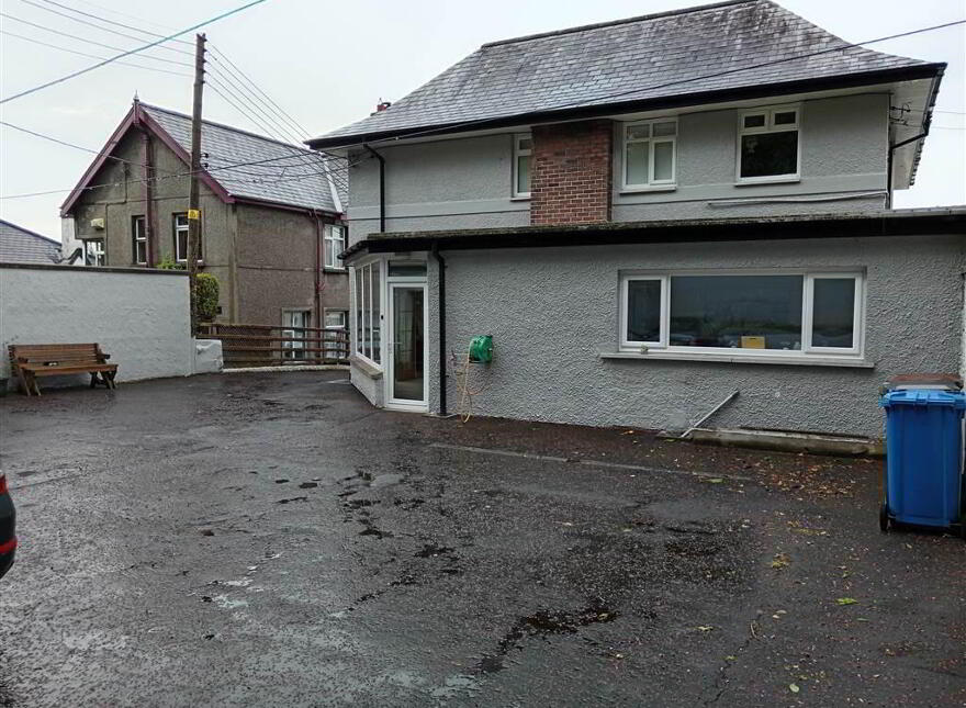 Glenarm Road, Larne, BT40 1BN