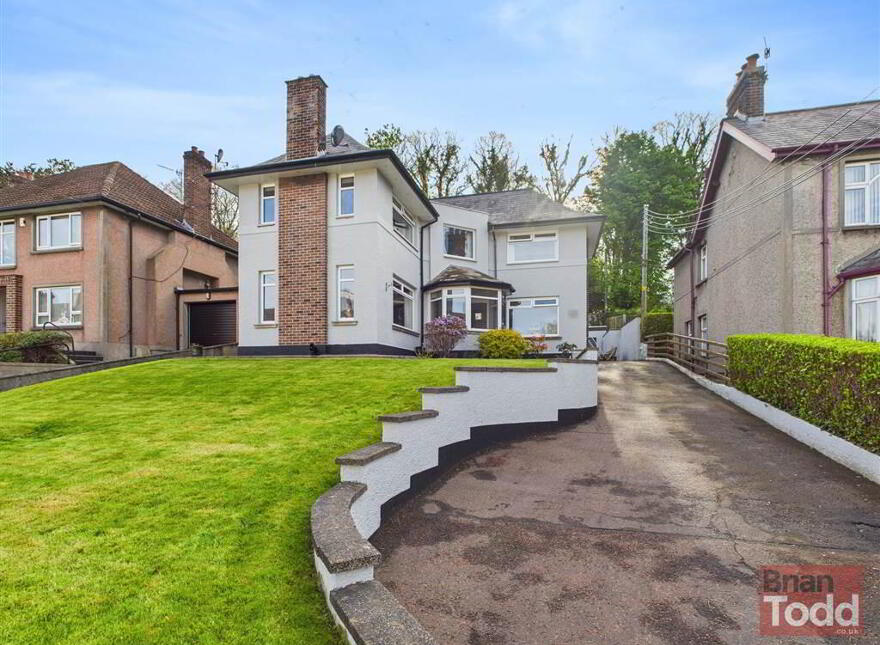 Glenarm Road, Larne, BT40 1BN
