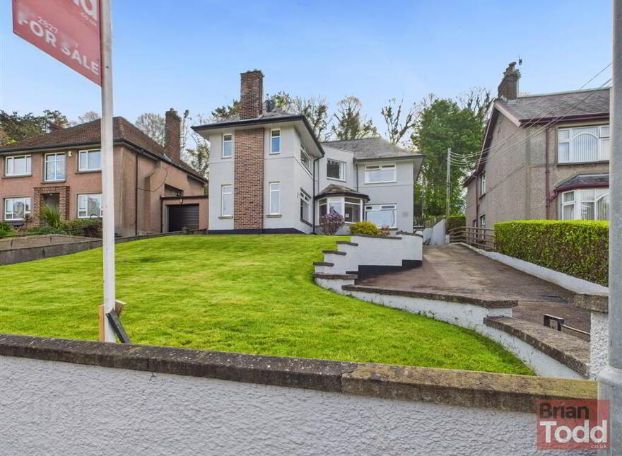 Glenarm Road, Larne, BT40 1BN