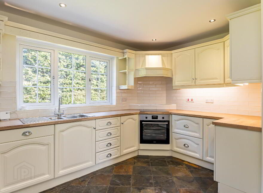 26c Lough Road, Ballinderry, Lisburn, BT28 2JY