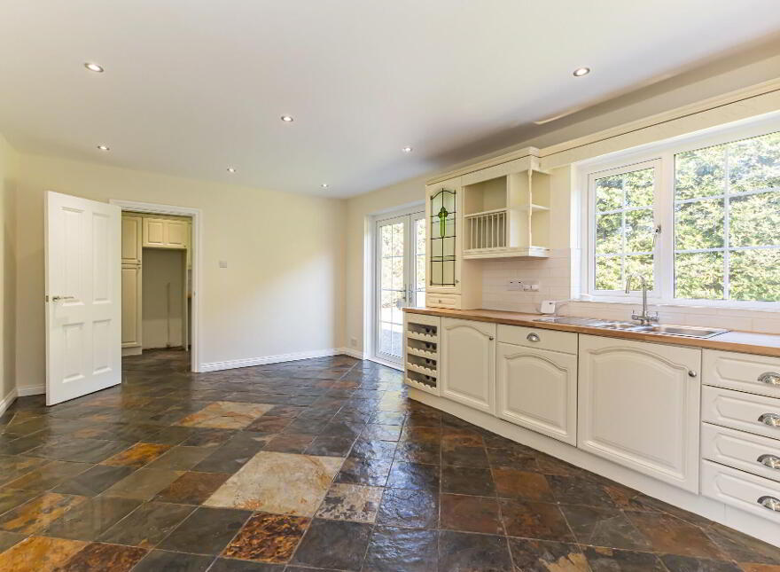 26c Lough Road, Ballinderry, Lisburn, BT28 2JY