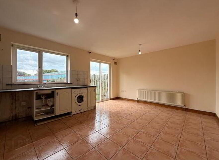 10 Woodside Park, Ballaghaderreen, F45X786