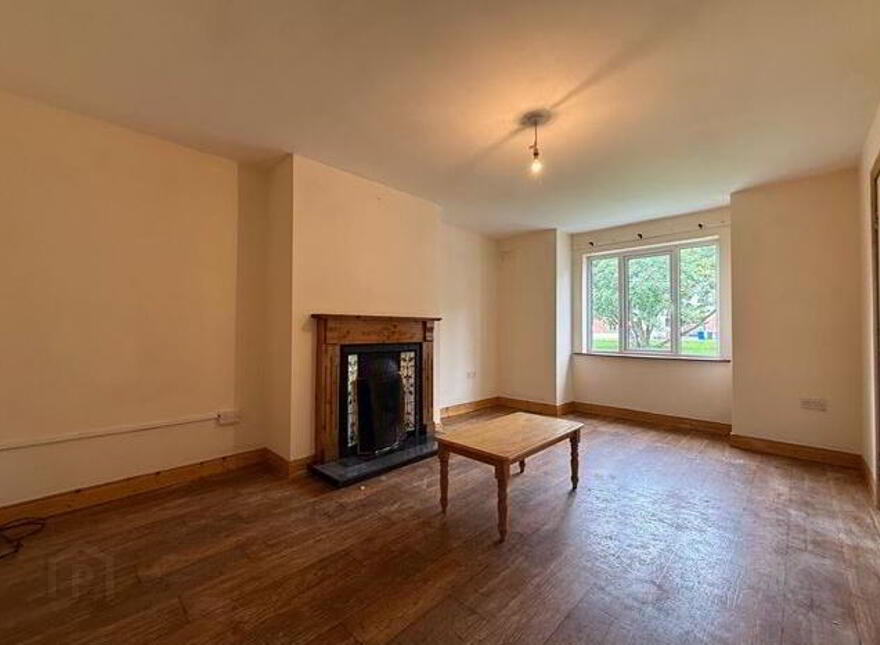10 Woodside Park, Ballaghaderreen, F45X786