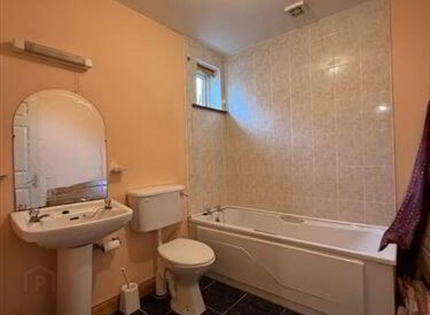 10 Woodside Park, Ballaghaderreen, F45X786