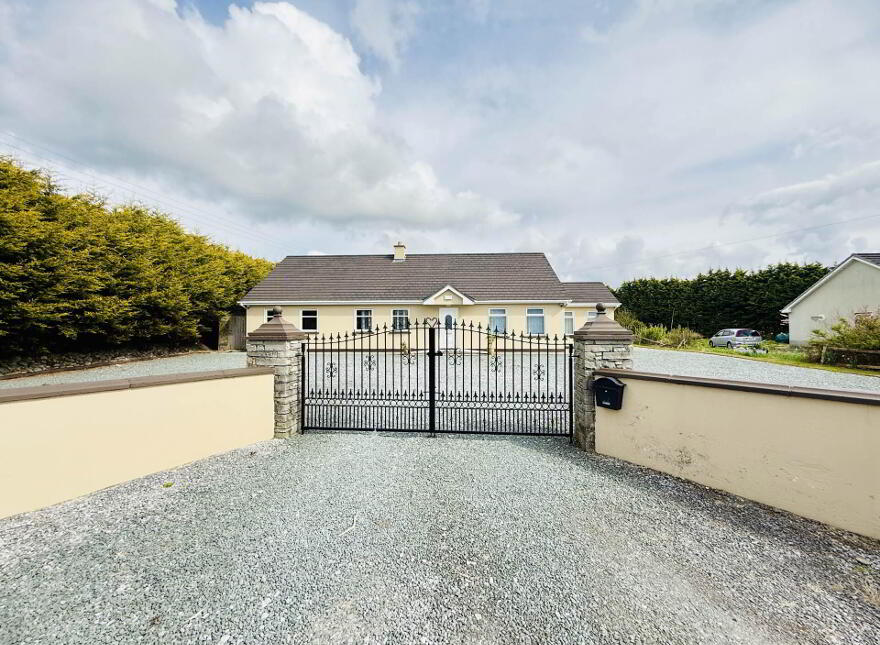 Meentogues, Headford, Killarney, P51C6R9 photo