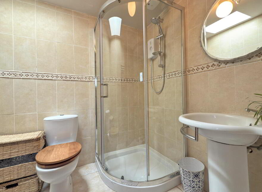 16 Dhu Varren, Portrush, BT56 8EN