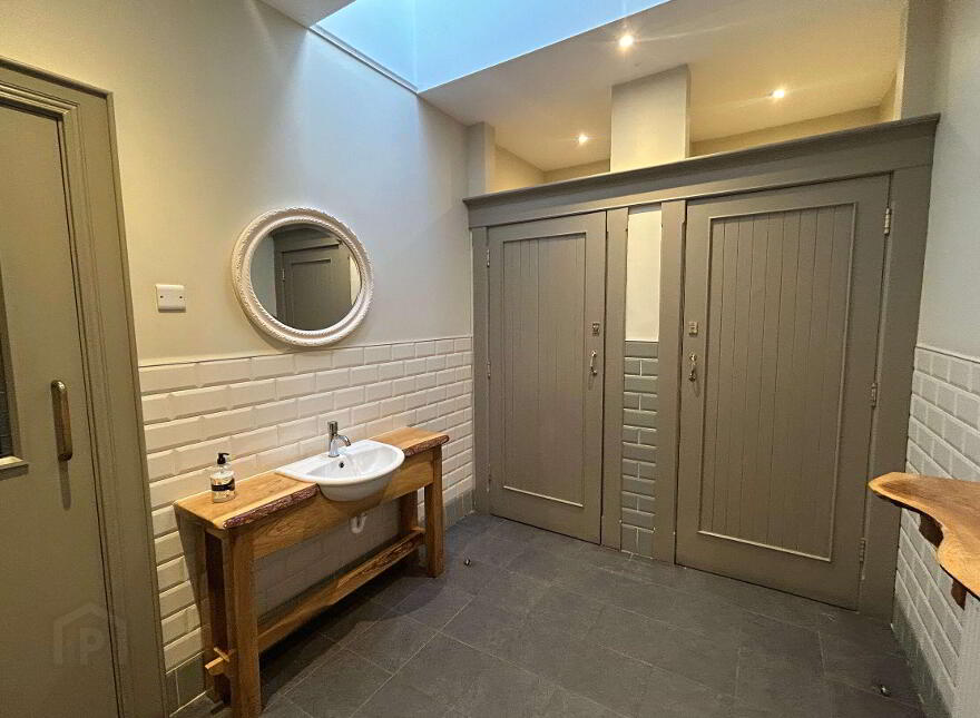 Murtagh' S Bar & Guesthouse, 13-15 North Street, Crossmaglen, Newry, BT35 9AB