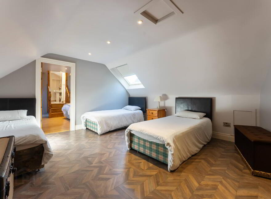 Murtagh' S Bar & Guesthouse, 13-15 North Street, Crossmaglen, Newry, BT35 9AB