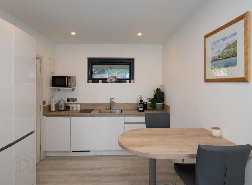 Whistler, Coast Road, Fountainstown, P43K300
