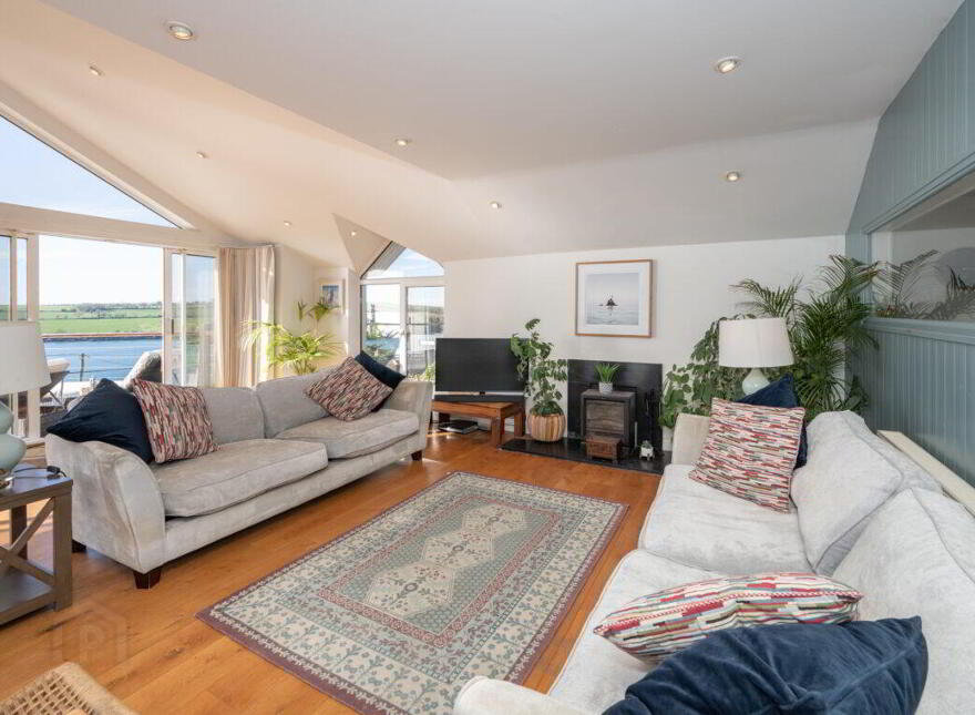 Whistler, Coast Road, Fountainstown, P43K300