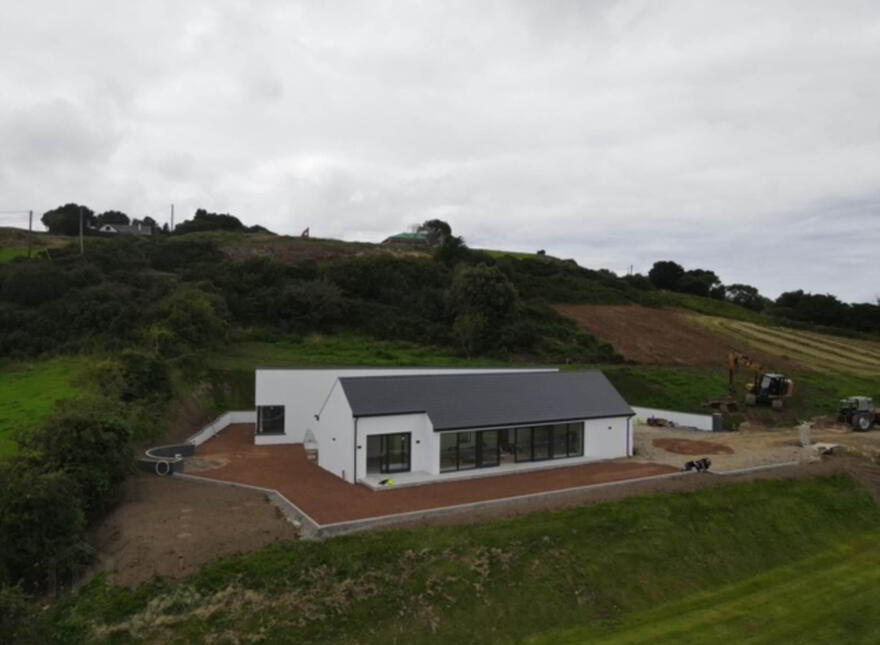 Kinelargy, Downings, F92P90V