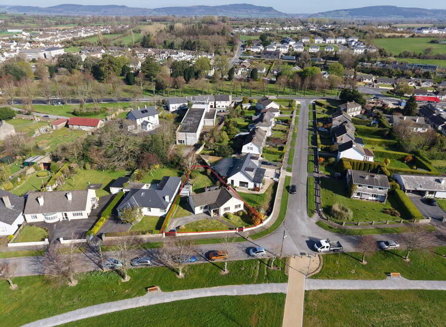 8 Castle Park, Carrick-On-Suir, E32A721 photo