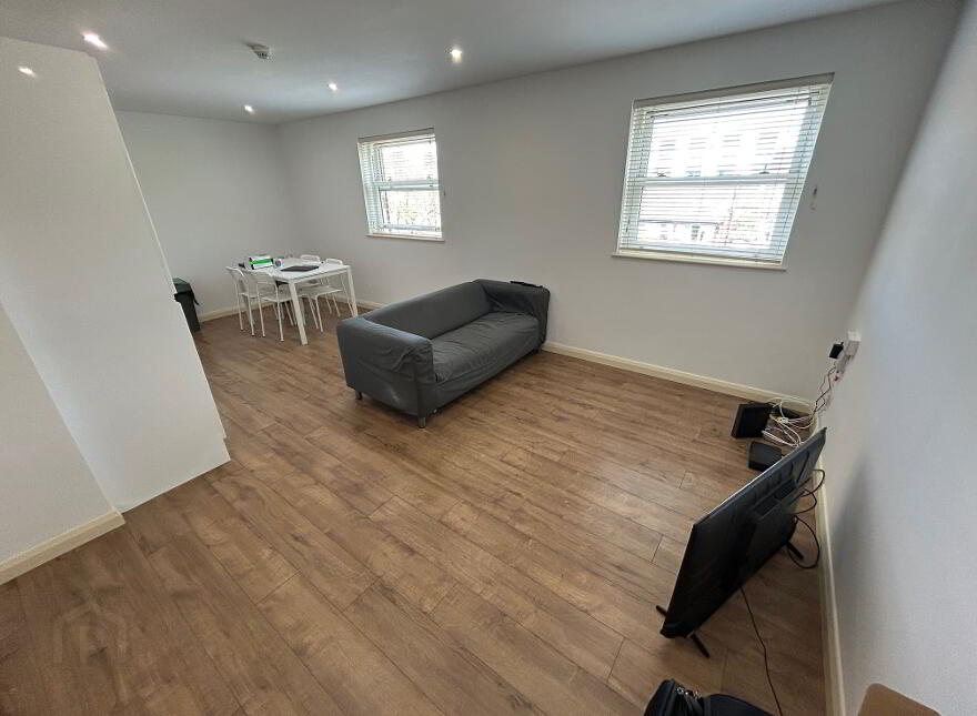 Apt 9, 44 Ulsterville Avenue, Belfast, BT9 7AQ