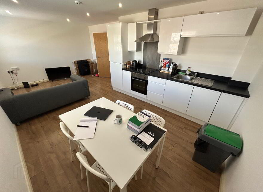 Apt 9, 44 Ulsterville Avenue, Belfast, BT9 7AQ