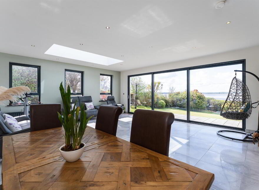 104 Portaferry Road, Newtownards, BT22 2AH