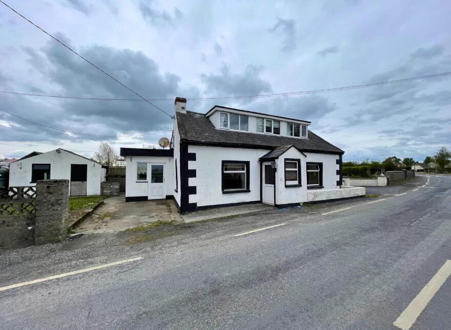 Black And White Cottage, Dangan, Kilmacow, X91WV58