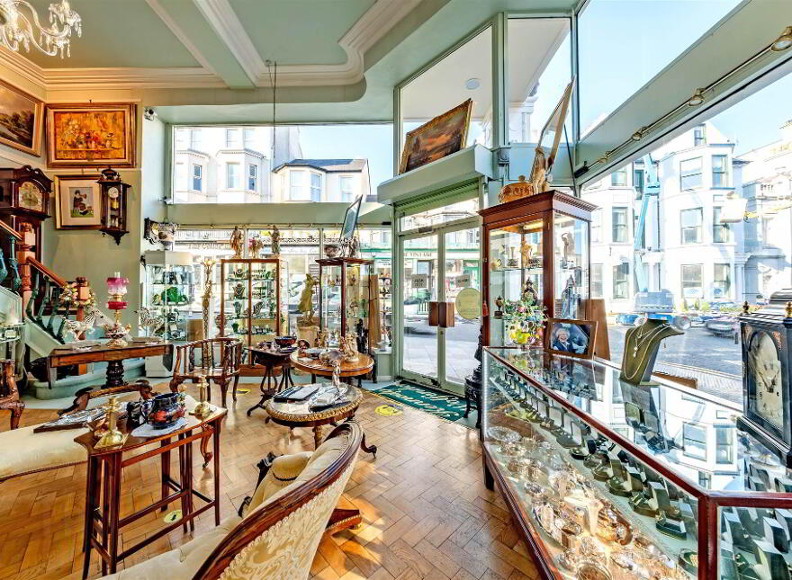 86 Main Street &, 2 Bath Street, Portrush, BT56 8BN