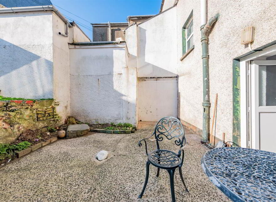 86 Main Street &, 2 Bath Street, Portrush, BT56 8BN
