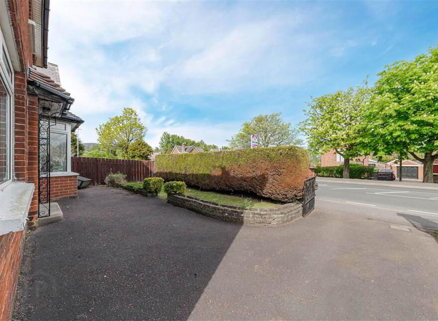 138 Finaghy Road North, Finaghy, Belfast, BT10 0JD