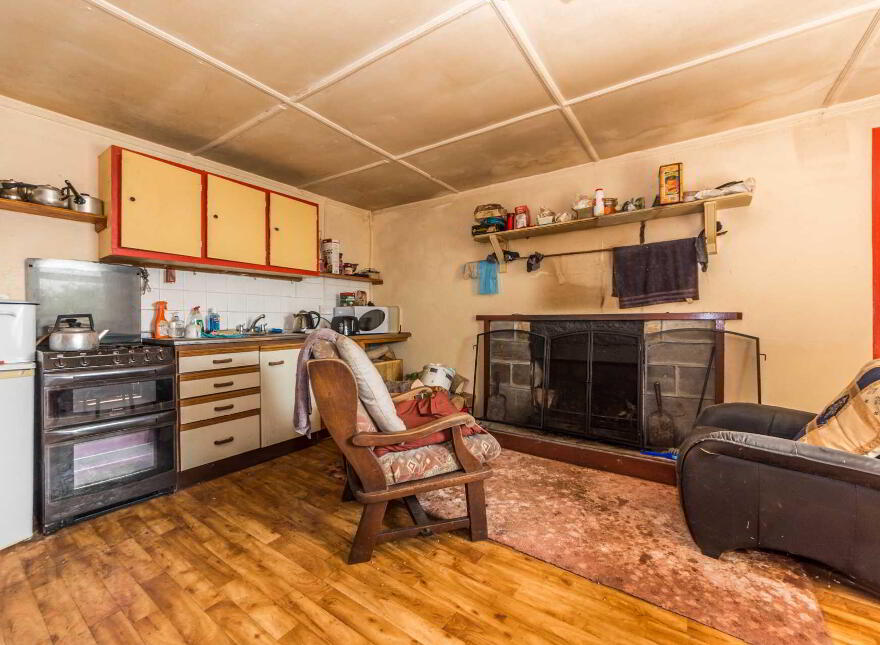 Lickeen, Glengarriff, P75Y104