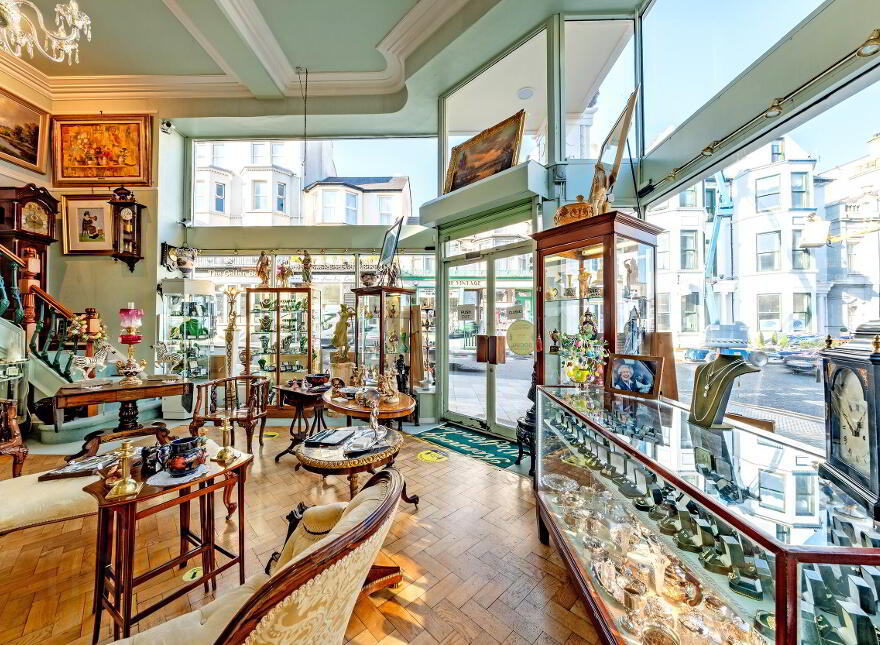 86 Main Street &, 2 Bath Street, Portrush, BT56 8BN